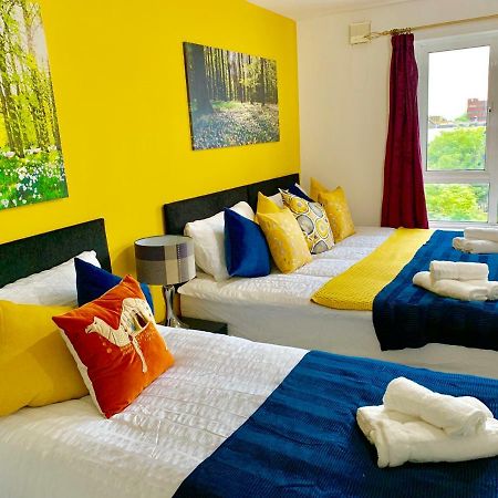 2 Bedrooms Modern Apartment, Lounge, Full Kitchen, Balcony, 5 Minutes Stratford Station Londen Buitenkant foto