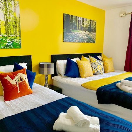 2 Bedrooms Modern Apartment, Lounge, Full Kitchen, Balcony, 5 Minutes Stratford Station Londen Buitenkant foto