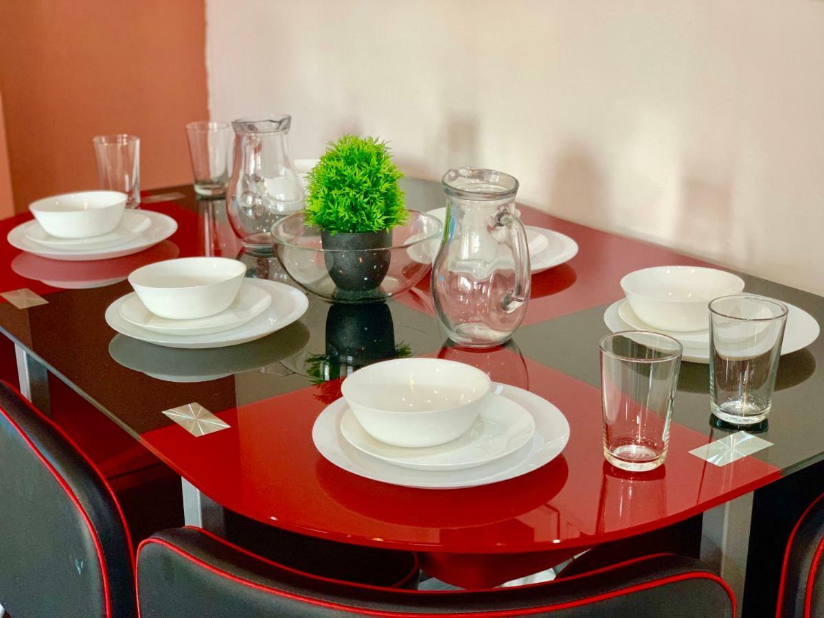 2 Bedrooms Modern Apartment, Lounge, Full Kitchen, Balcony, 5 Minutes Stratford Station Londen Buitenkant foto
