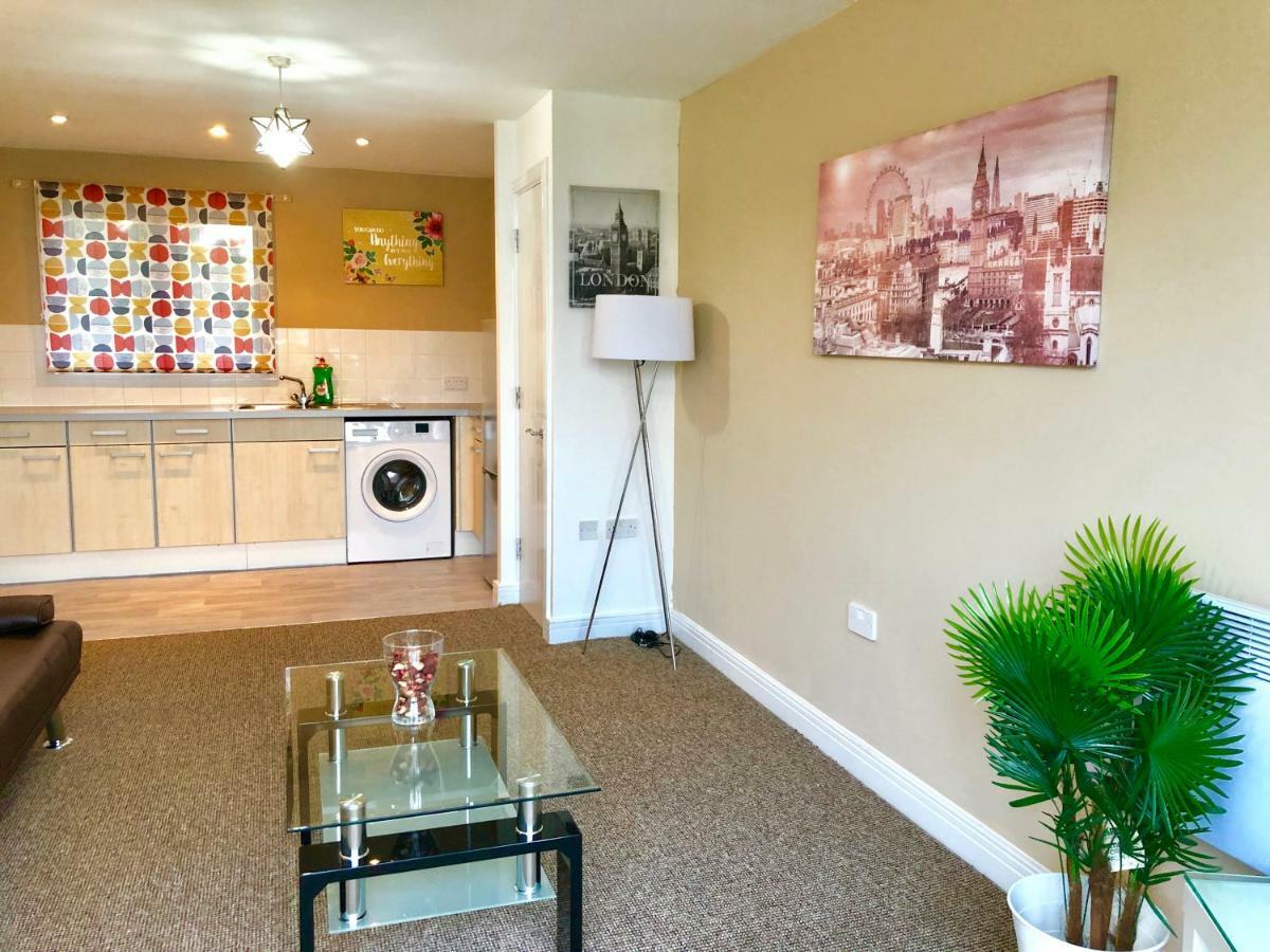 2 Bedrooms Modern Apartment, Lounge, Full Kitchen, Balcony, 5 Minutes Stratford Station Londen Buitenkant foto