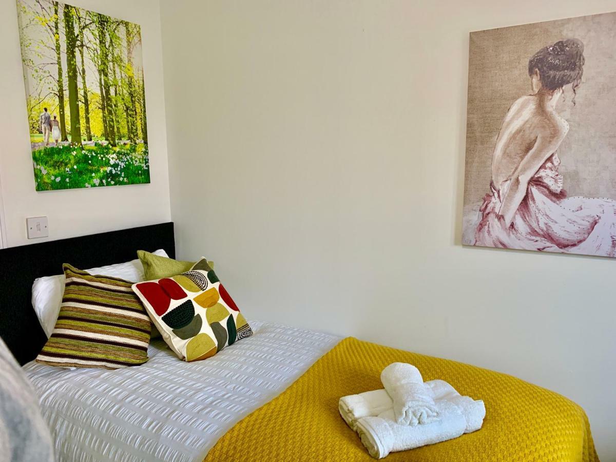 2 Bedrooms Modern Apartment, Lounge, Full Kitchen, Balcony, 5 Minutes Stratford Station Londen Buitenkant foto