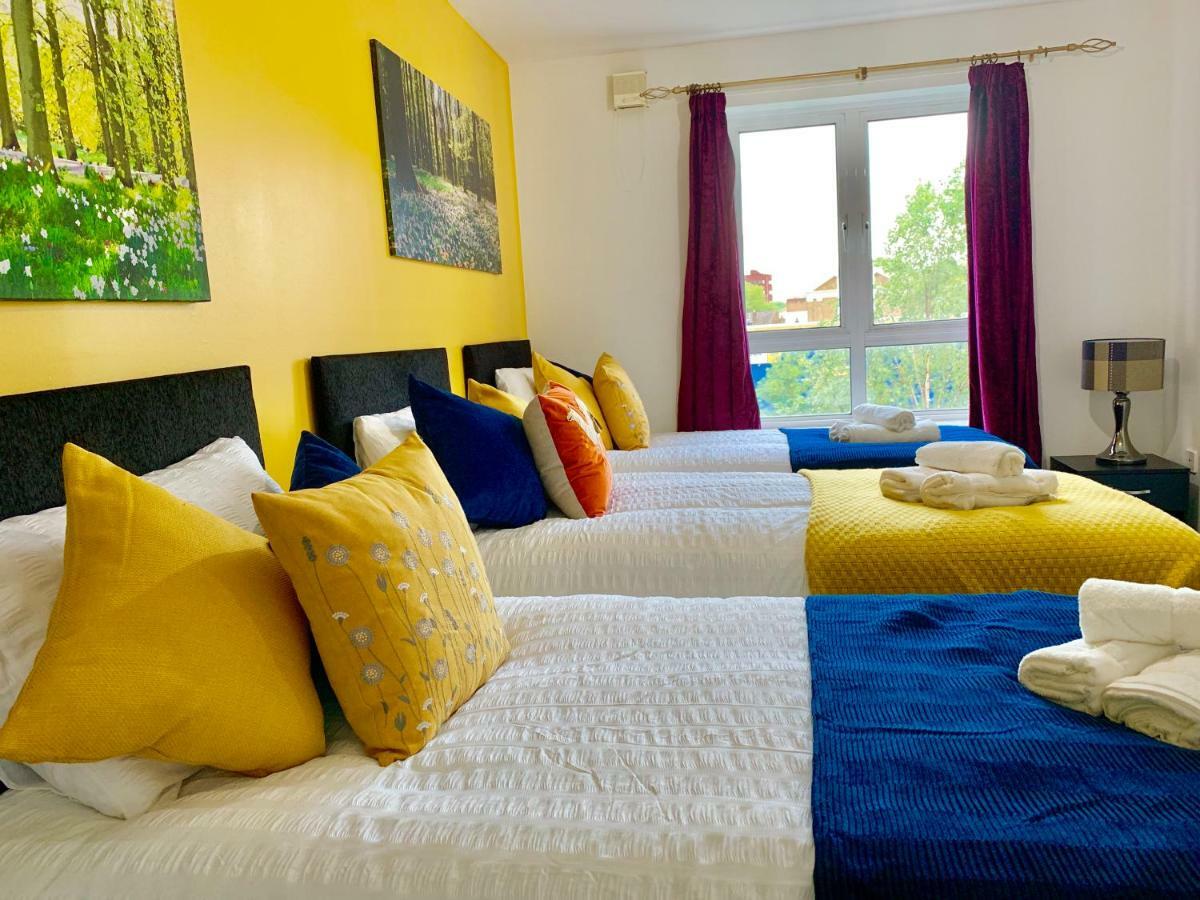 2 Bedrooms Modern Apartment, Lounge, Full Kitchen, Balcony, 5 Minutes Stratford Station Londen Buitenkant foto