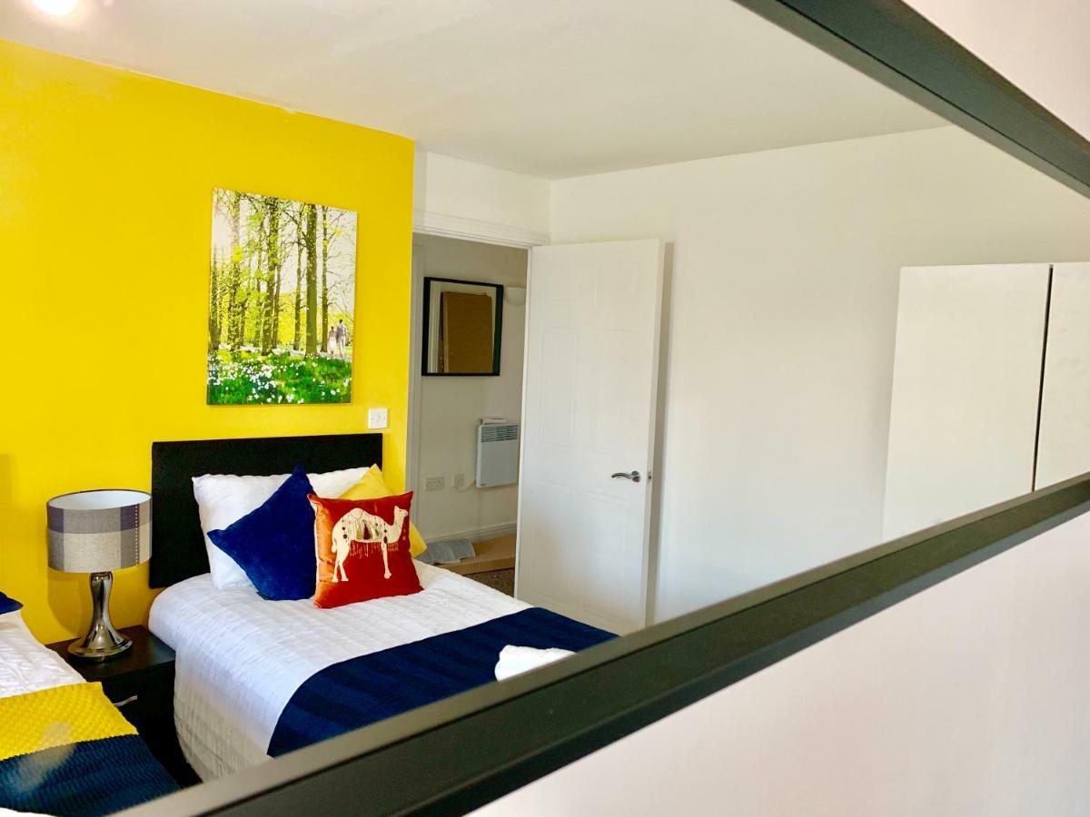 2 Bedrooms Modern Apartment, Lounge, Full Kitchen, Balcony, 5 Minutes Stratford Station Londen Buitenkant foto