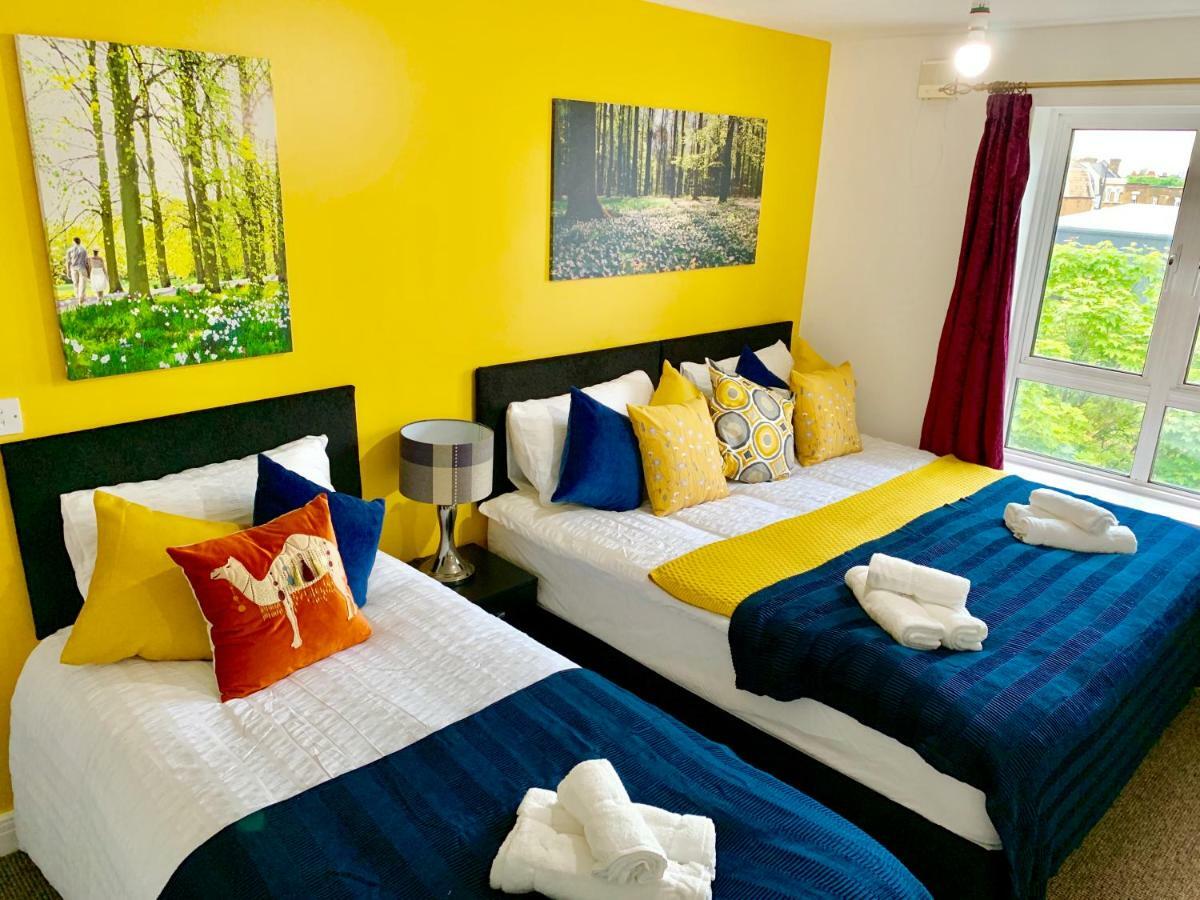 2 Bedrooms Modern Apartment, Lounge, Full Kitchen, Balcony, 5 Minutes Stratford Station Londen Buitenkant foto