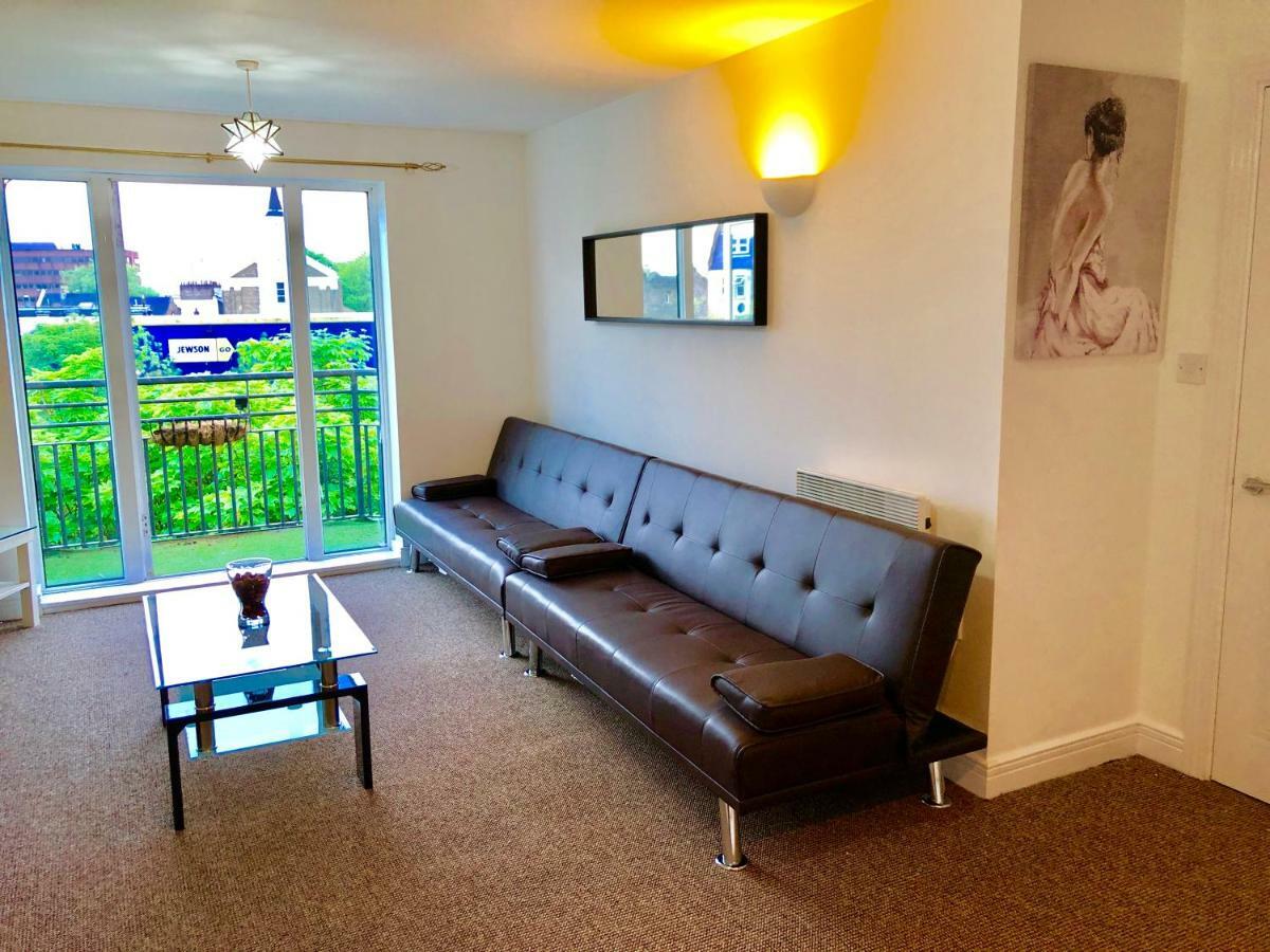 2 Bedrooms Modern Apartment, Lounge, Full Kitchen, Balcony, 5 Minutes Stratford Station Londen Buitenkant foto
