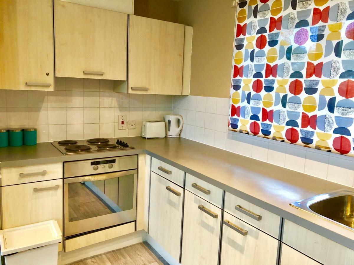 2 Bedrooms Modern Apartment, Lounge, Full Kitchen, Balcony, 5 Minutes Stratford Station Londen Buitenkant foto
